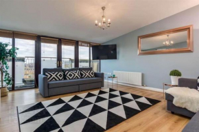 City Hall Penthouse Duplex - Incredible Views & Sleeps 8 & Balcony & Very Modern and spacious